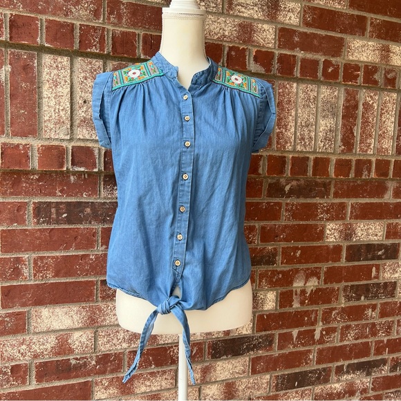 EARTHBOUND Tops - EARTHBOUND 100% Cotton Embroidered Top